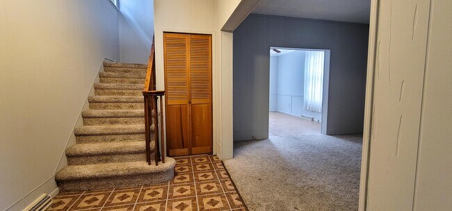 Building Photo - 400 Catalpa St