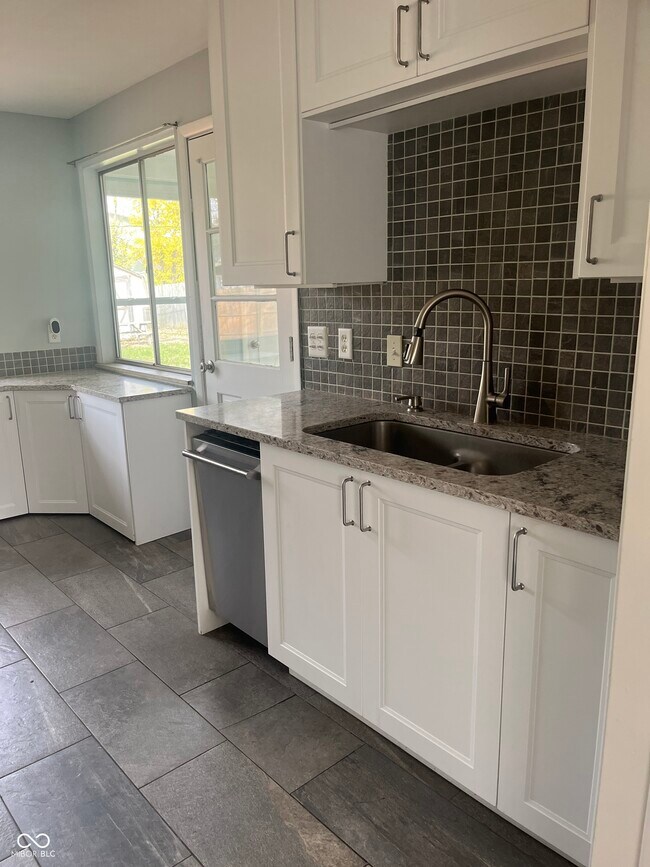 Building Photo - 5012 E 41st St