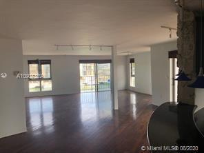 Foto principal - 8125 Crespi Blvd