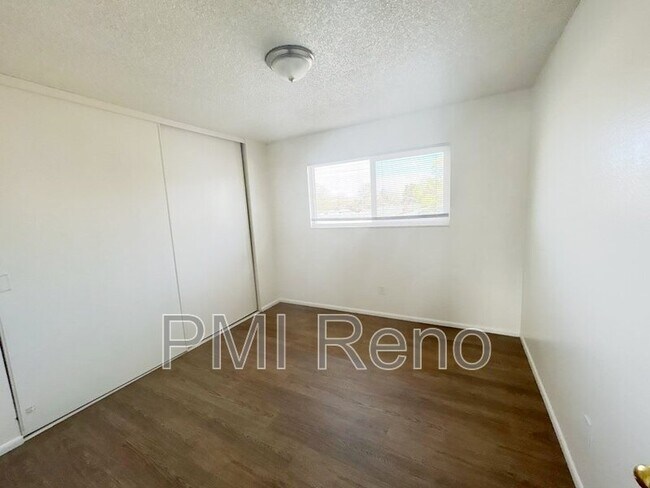 Building Photo - 415 Greenbrae Dr