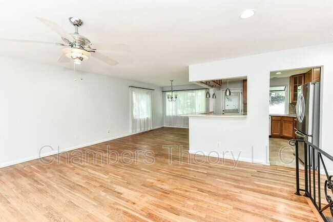 Foto del edificio - 821 Ninovan Rd SE