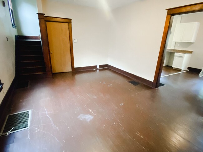 Building Photo - 3 Bedroom, 1.5 Bath on Campus