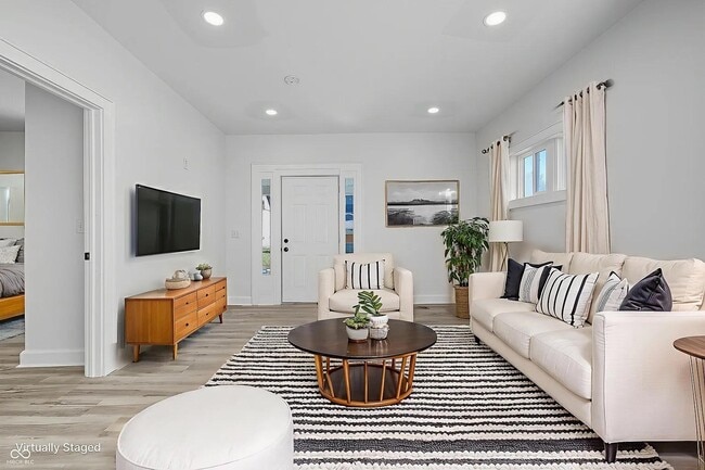 Photo - 1218 N Ewing St House