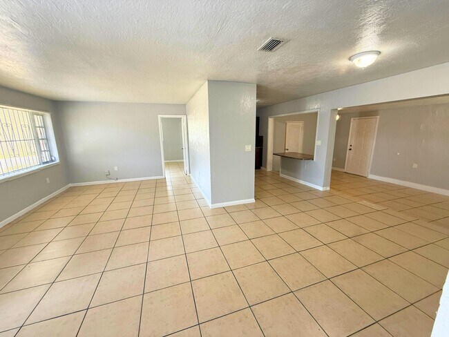Building Photo - 930 NW 176th Terrace