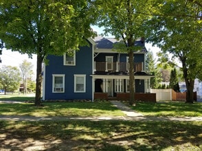 Building Photo - 410 Spring St