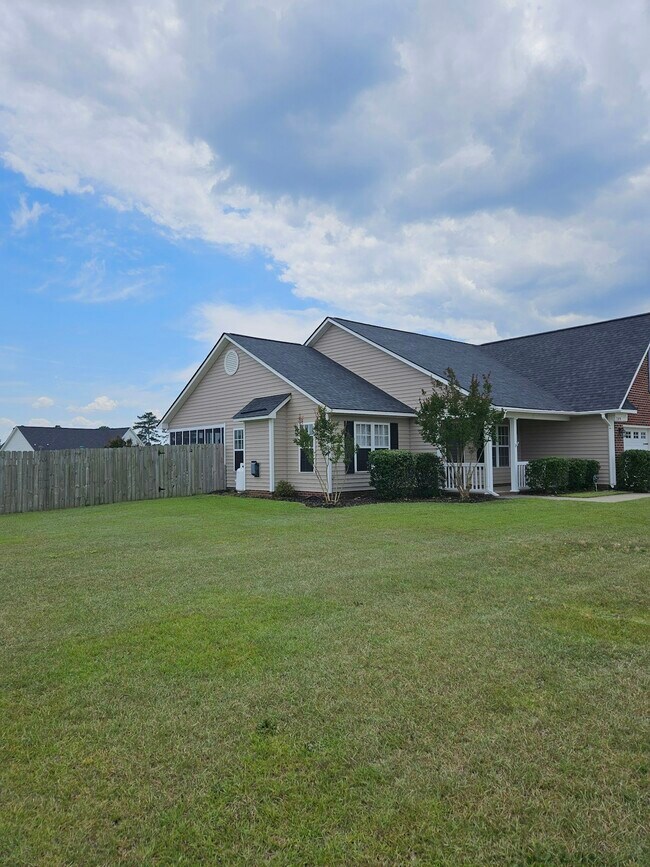 Building Photo - 389 Ivywood Lane