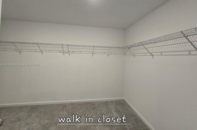 Foto del edificio - 5034 Barnet Dr