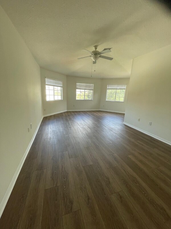 Building Photo - 27512 Breakers Dr
