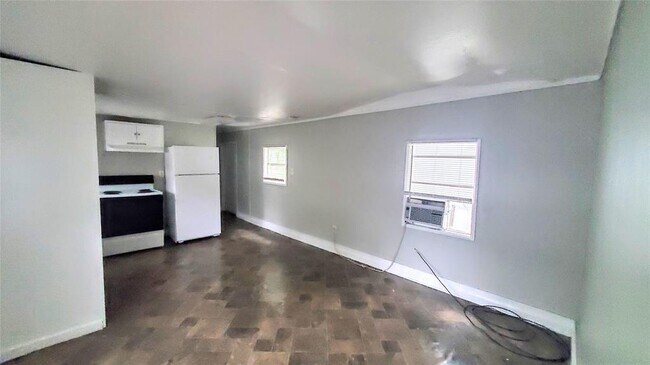 Building Photo - 914 Queenswood St