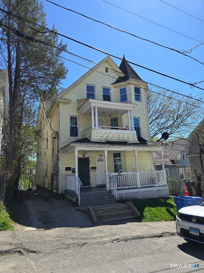 Building Photo - 219 Woodlawn Terrace