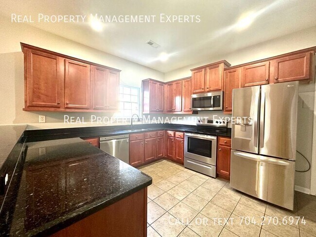 Foto del edificio - 14221 Lake Crossing Dr