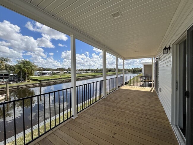 Foto del edificio - 5714 Blue Harbor Dr