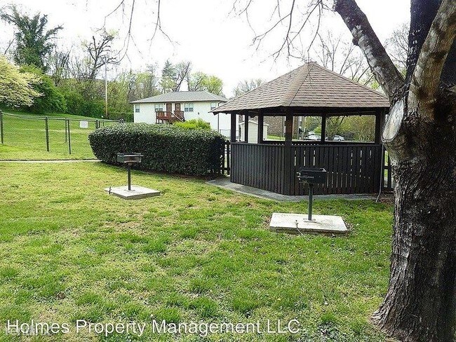 Foto del edificio - 2718 Kingston Pike