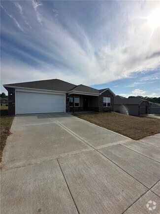 Building Photo - 2929 W McLaren Dr