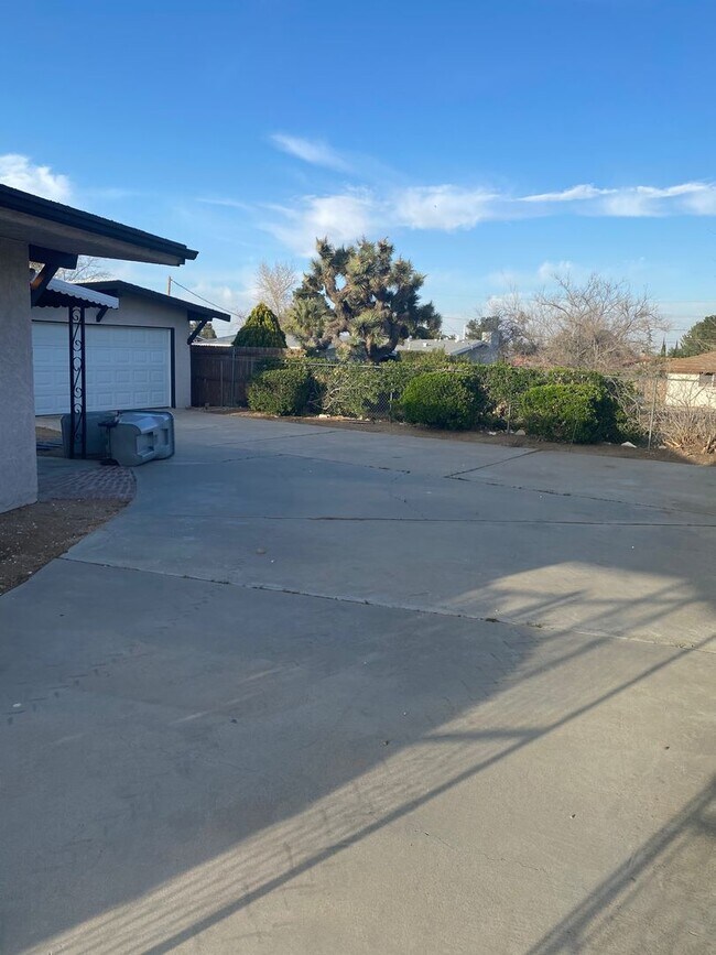 Building Photo - ADORABLE 1 BEDROOM 1 BATH IN HESPERIA