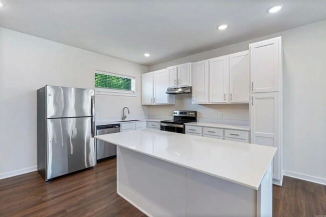 Building Photo - 605 Whitham Ave