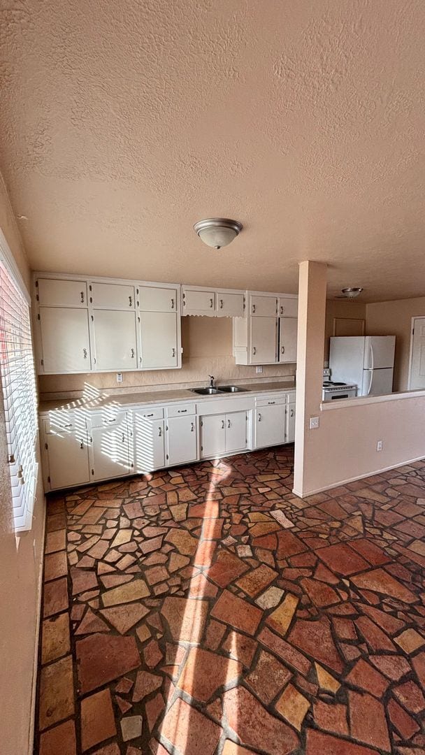 Building Photo - 3101 N Cherry Ave