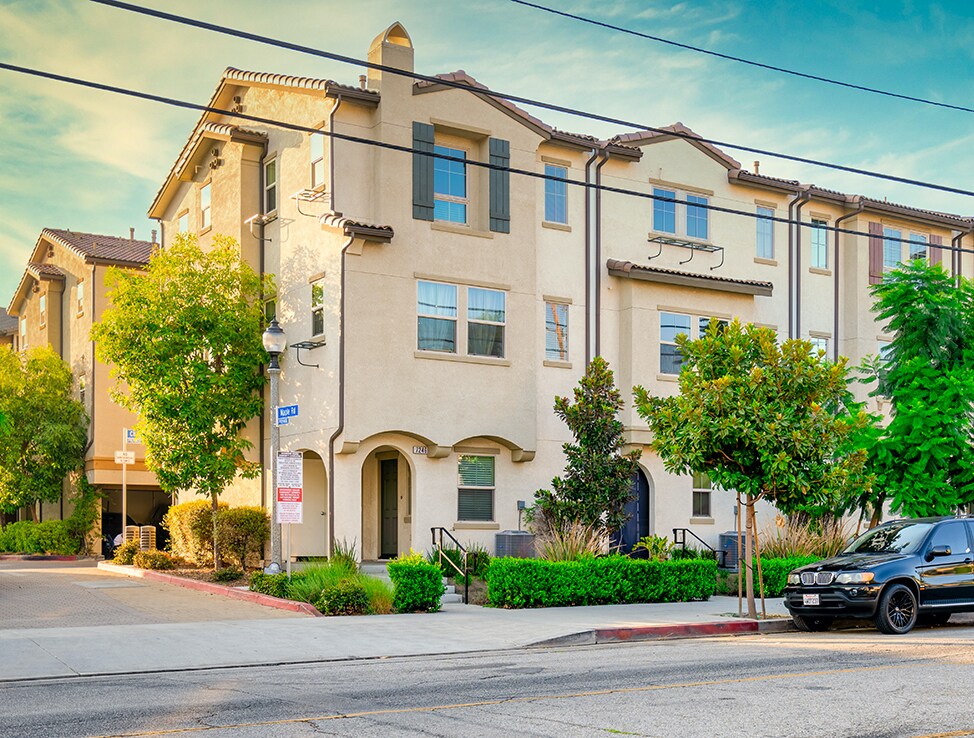 7246 N Cherry Ln, Van Nuys, CA 91405 Townhome Rentals in Van Nuys CA