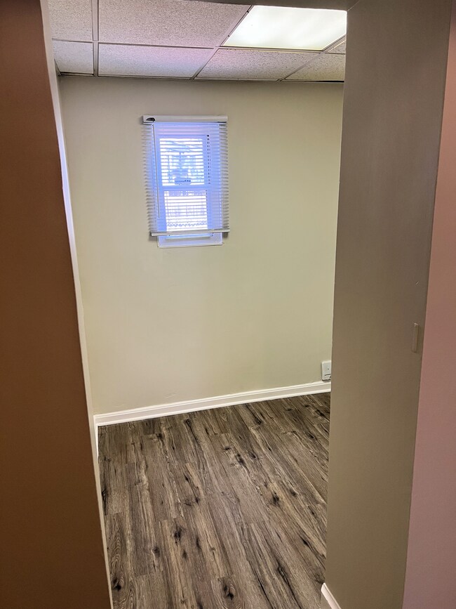 Building Photo - 604 I St NE