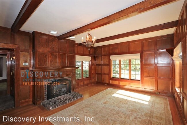 Building Photo - 4 br, 2.5 bath House - 1734 Woodhaven Way