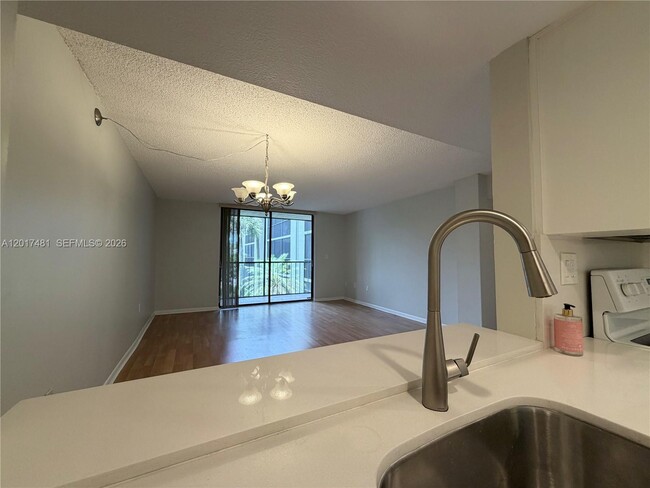 Foto del edificio - 8015 SW 107th Ave