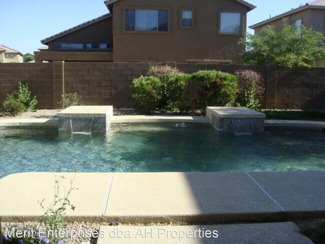 Foto del edificio - 3 br, 2.5 bath House - 15375 W POST CIRCLE