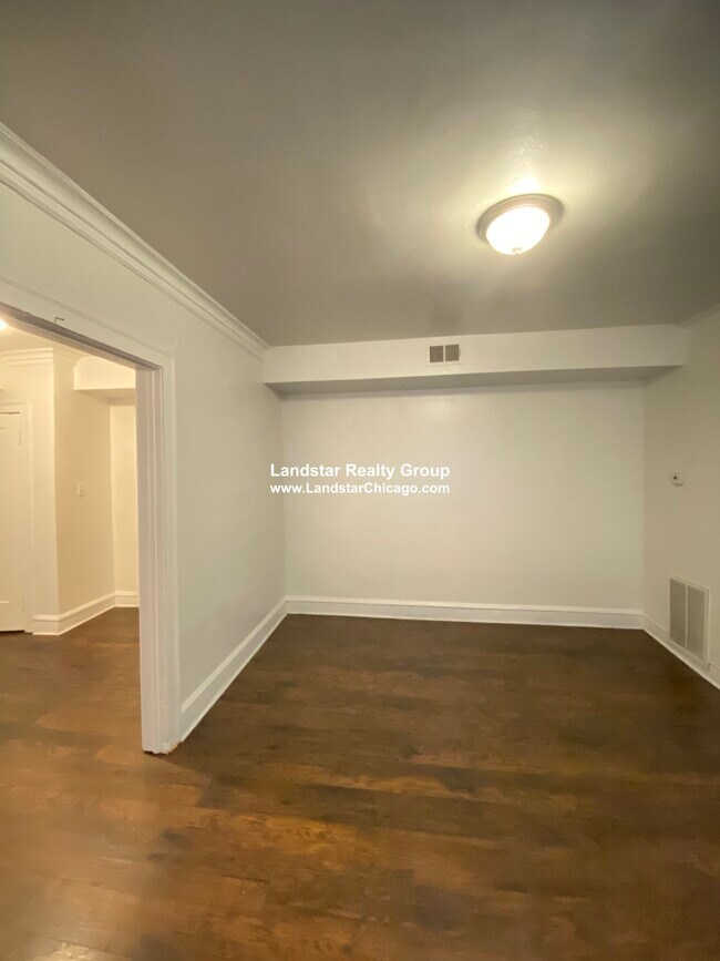 Foto del edificio - 6302 N Oakley Ave