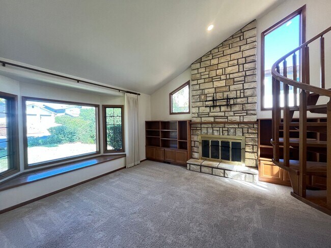 Building Photo - Spacious Home with views of the Irish Hill...