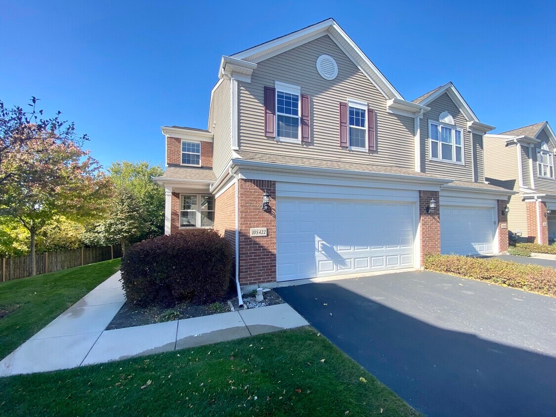 Primary Photo - 10S420 Carrington Cir