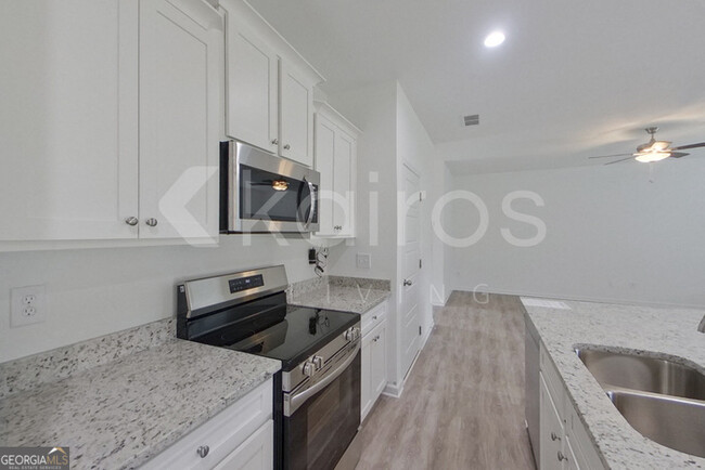 Foto del edificio - 132 S Oaks Ln