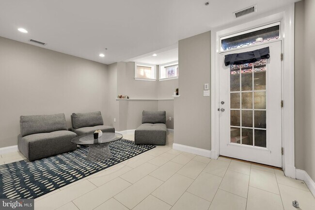 Foto del edificio - 1135 6th St NW