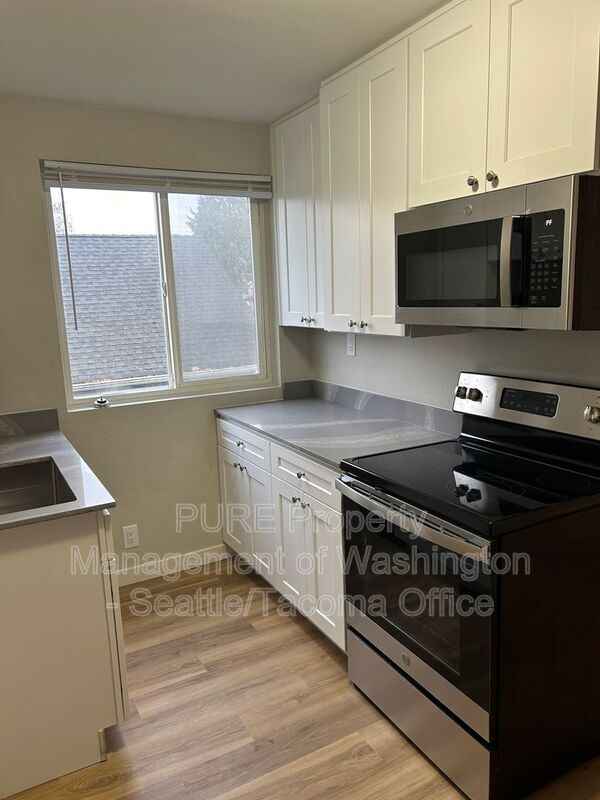 Primary Photo - 111 10th St SE