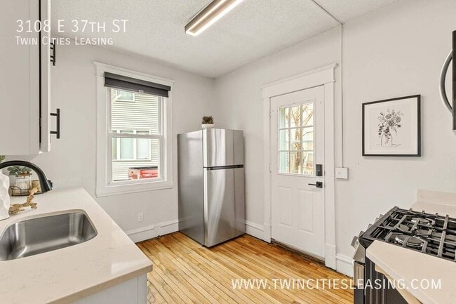 Building Photo - 3108 E 37th St