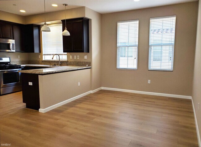 Building Photo - 2 br, 2.5 bath Townhome - 164 Heligan Lane 4