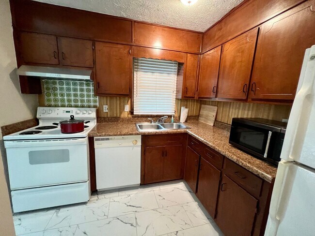 Foto del edificio - COZY HOME NEAR STONE MOUNTAIN PARK