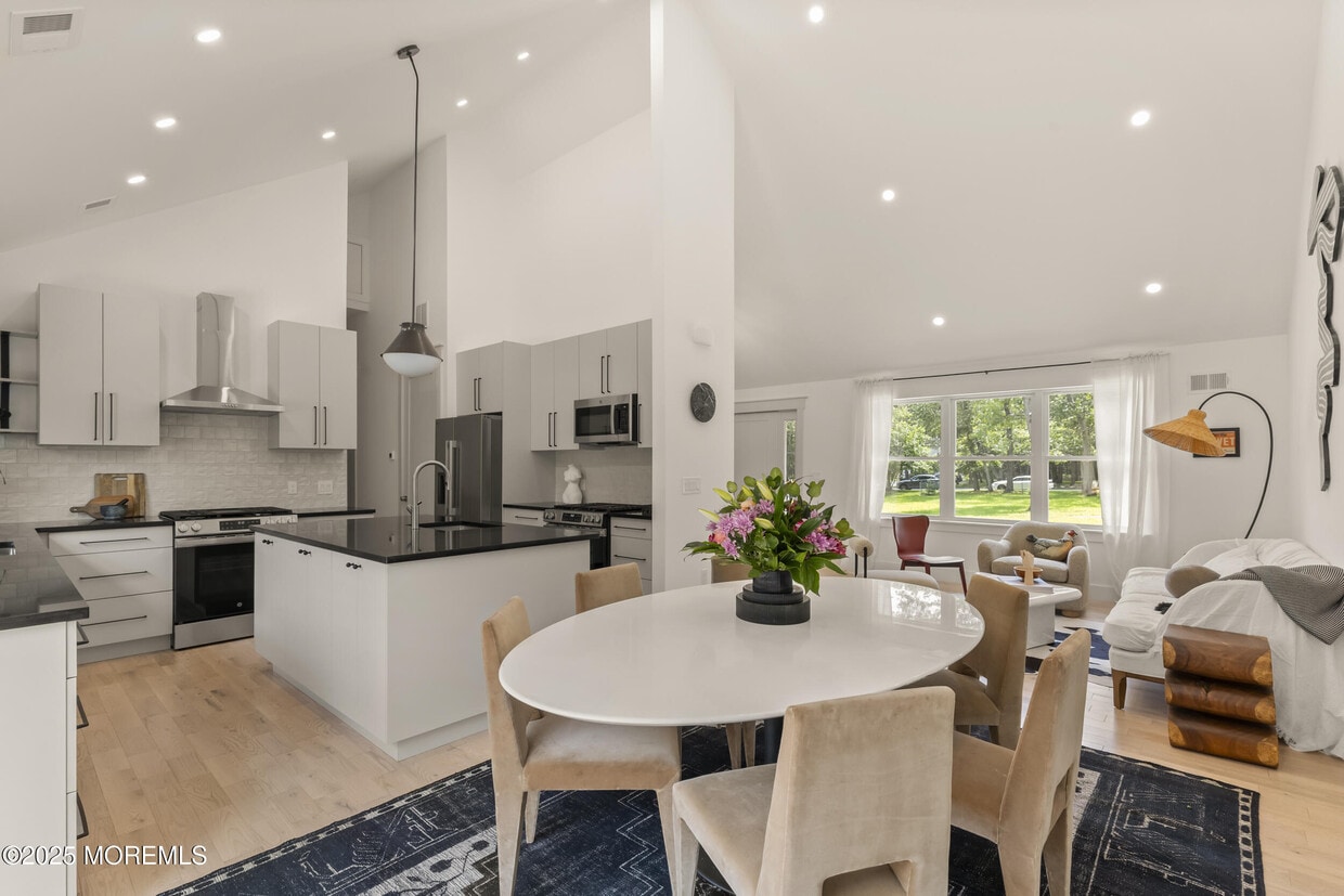 Primary Photo - 1406 Transit Ave