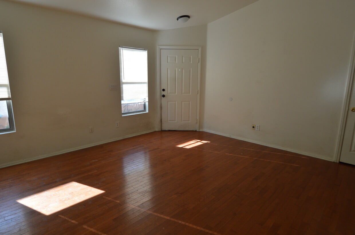 Building Photo - 3388 Lakeland Bay Dr