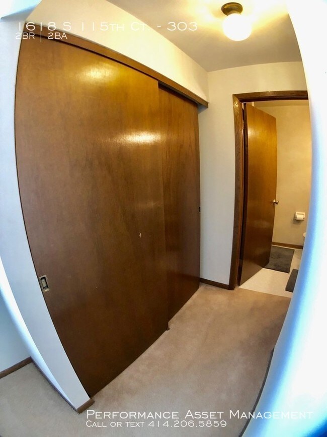 Building Photo - 1618 S 115 Ct