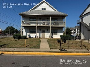 Building Photo - 803 Parkview Dr