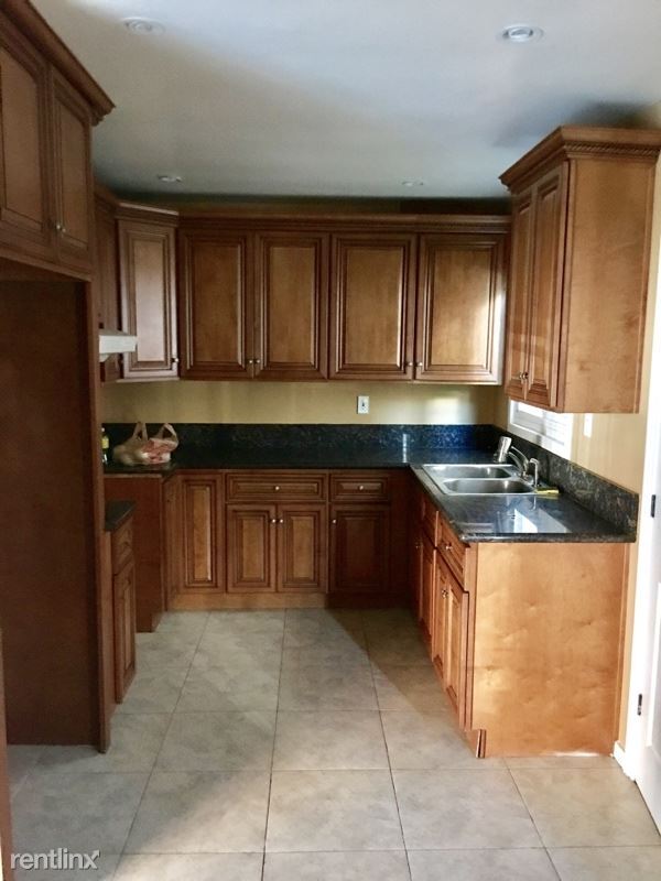 Building Photo - 2 br, 1.5 bath Condo - 325 Cedar Ave