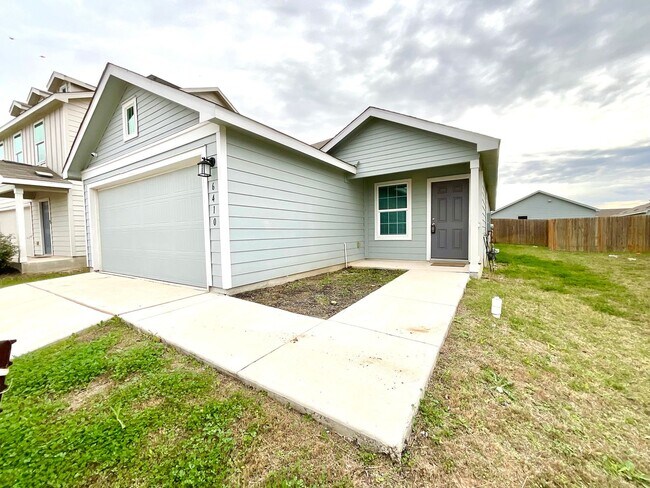 Building Photo - **APPLICATION RECEIVED** **MOVE IN SPECIAL** Beautiful 4BR/2BA Home with Fenced Yard & Garage!