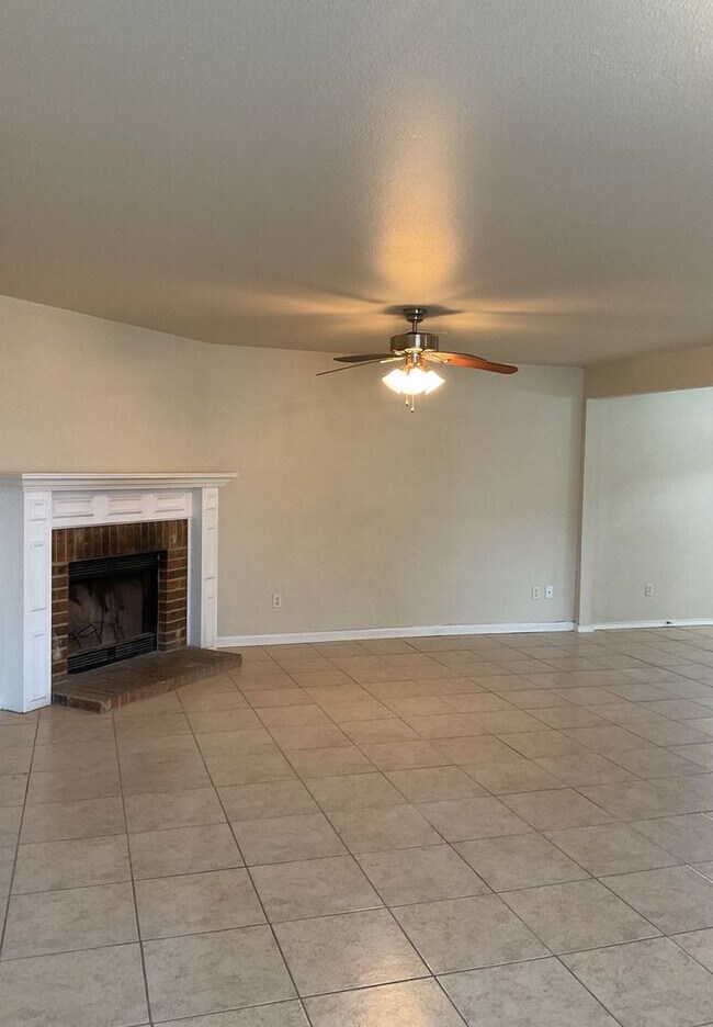 Foto del edificio - NEW FLOORING - COMING SOON!