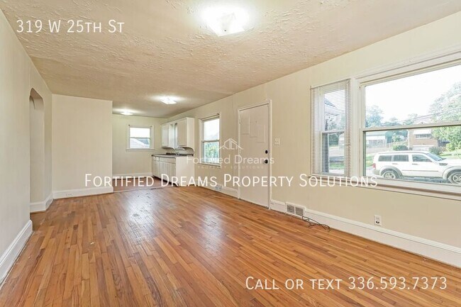Foto del edificio - 319 W Twenty-Fifth St
