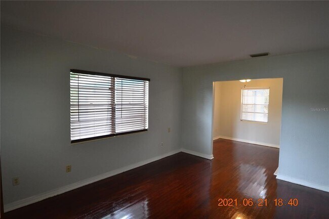 Building Photo - 2801 Sanders Dr