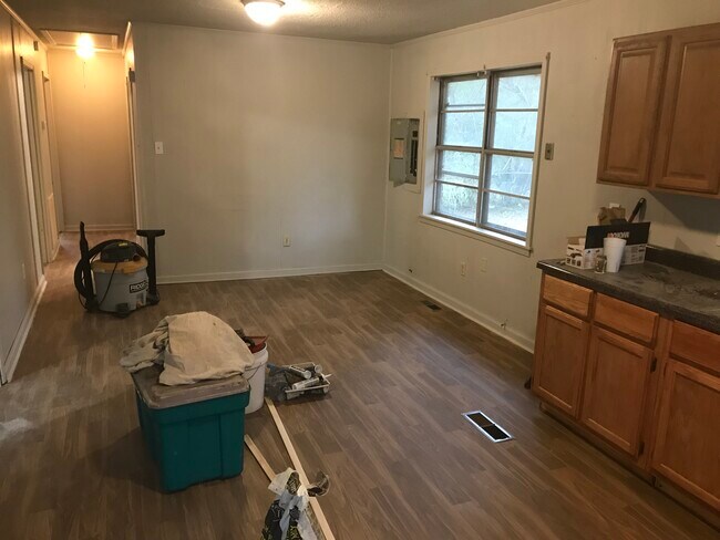 Building Photo - 804 Spring St