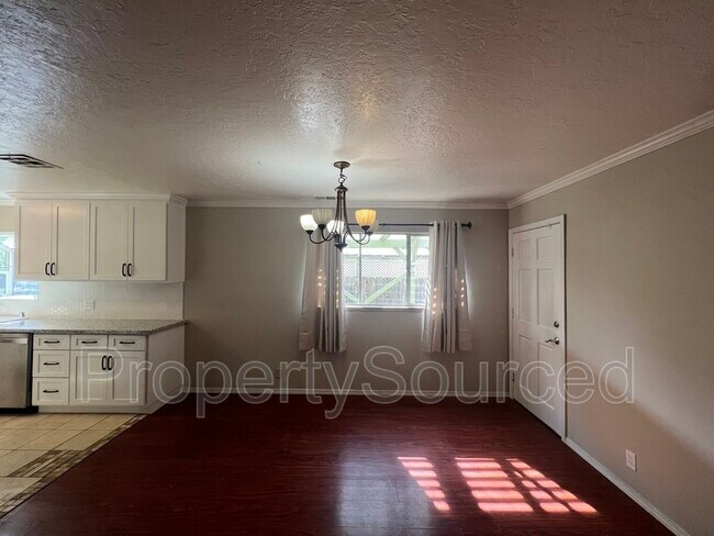 Building Photo - 1018 Vernal St