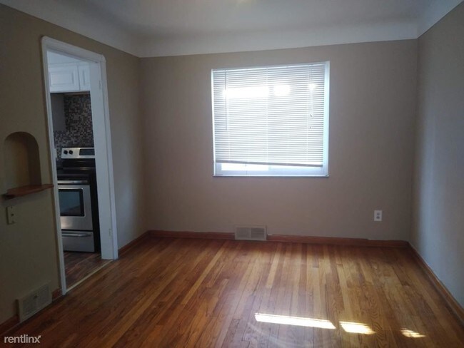 Building Photo - 3 br, 1 bath Apartment - 17525 Elsienna Ave