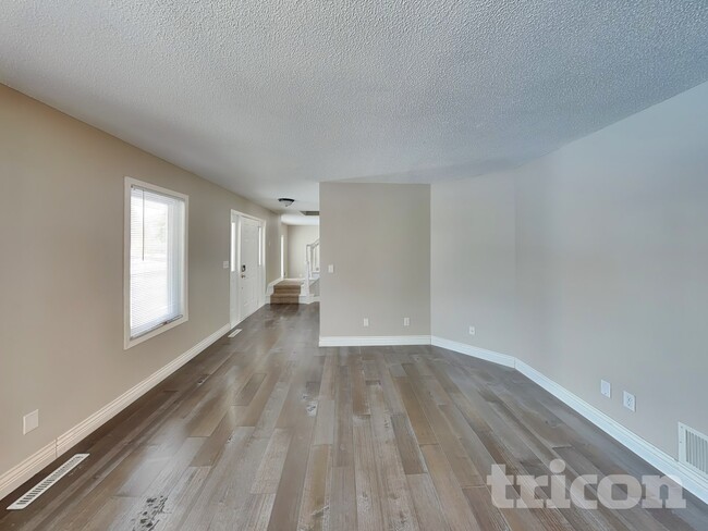 Building Photo - 11893 Dunhill Rd