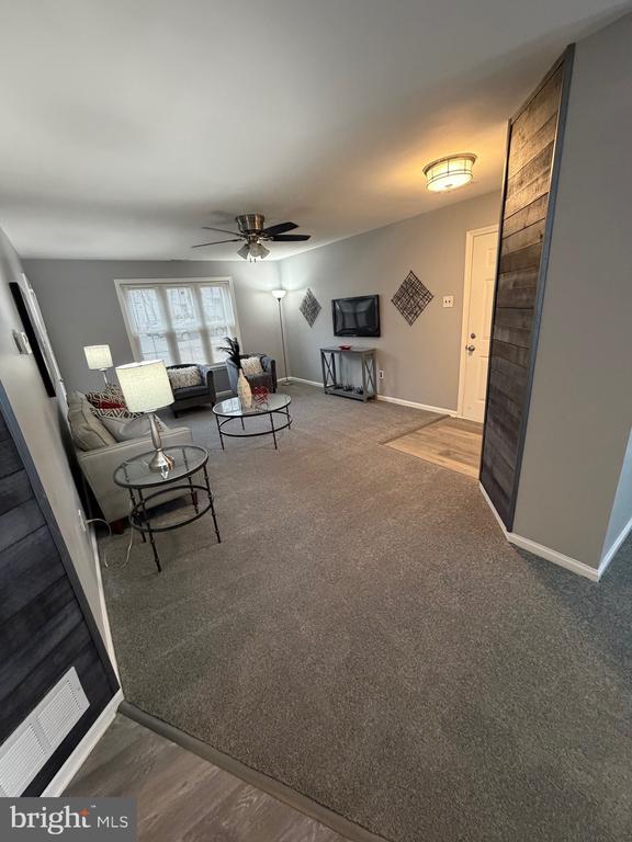 Foto del edificio - 102 Stonehurst Ct