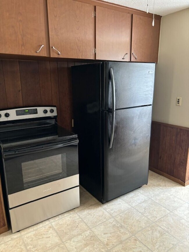 Foto del edificio - 4 Bed 1.5 Bath Home with Central Air on Ea...